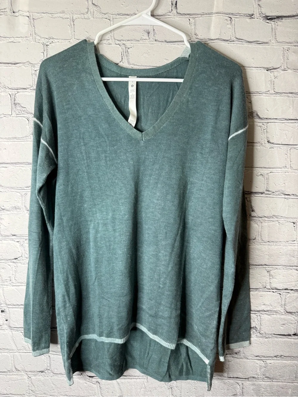 Lululemon cashlu v neck sweater size 6